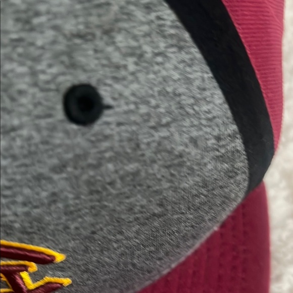 Nike Gray and‎ Red Snapback Hat - Picture 14 of 15